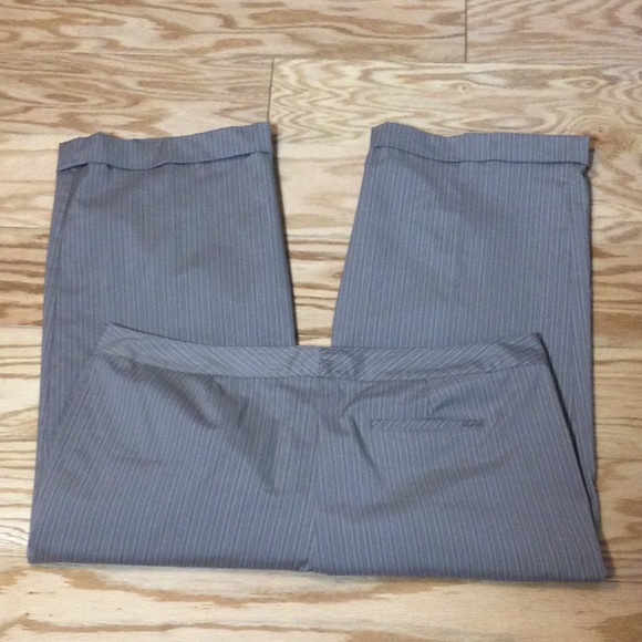14 Izod tan striped activity Capri pants - Picture 3 of 16